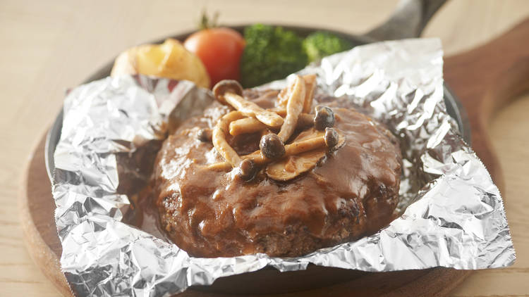 Hamburg steak with black pepper mushroom sauce