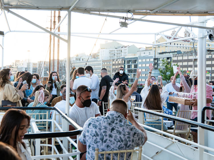 Barco histórico recebe festival de música sobre o Tejo