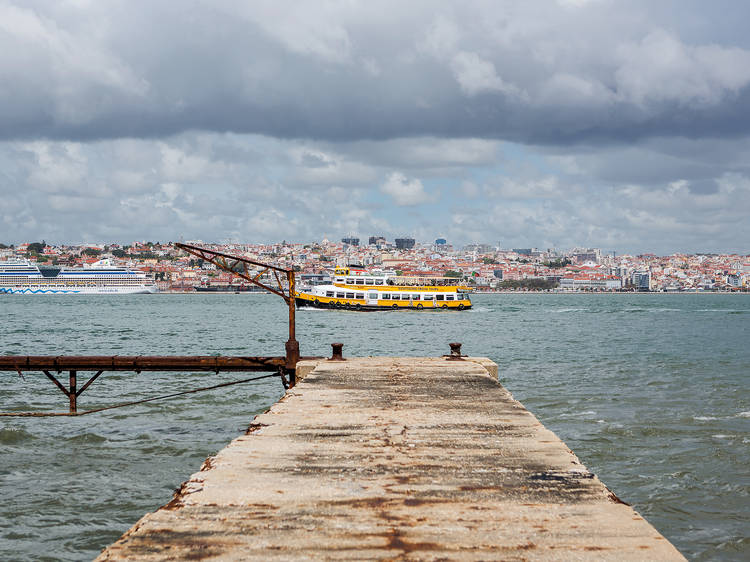 Uma passeata no Cais do Ginjal