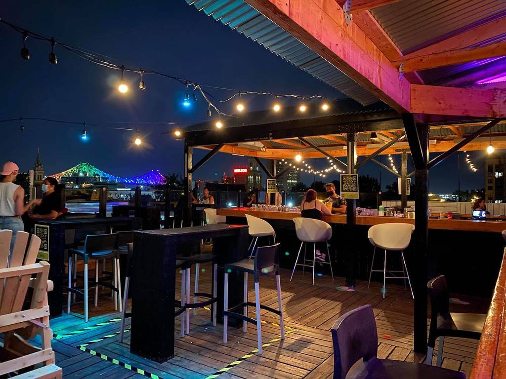 23 Best Rooftop Bars in Montreal To Check Out For Booze with Views
