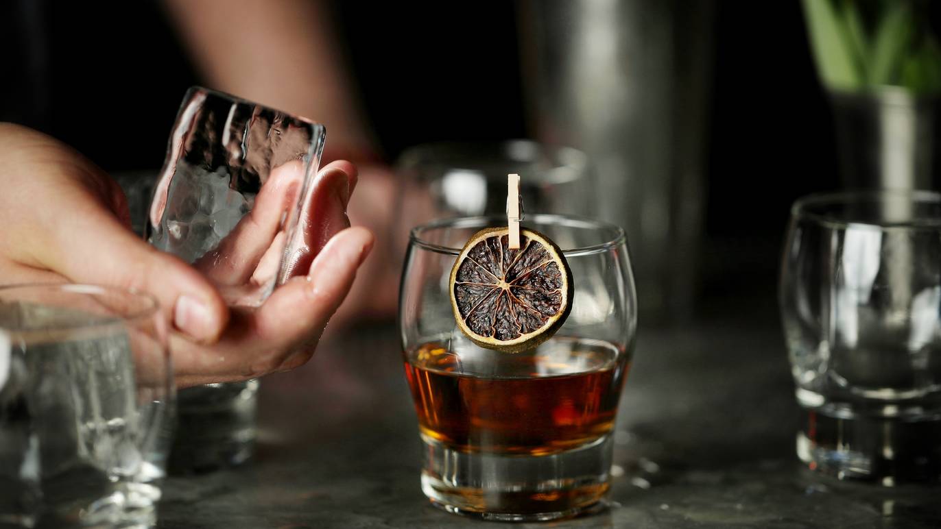 24 Best Cocktail Bars In Chicago For A Stiff Drink