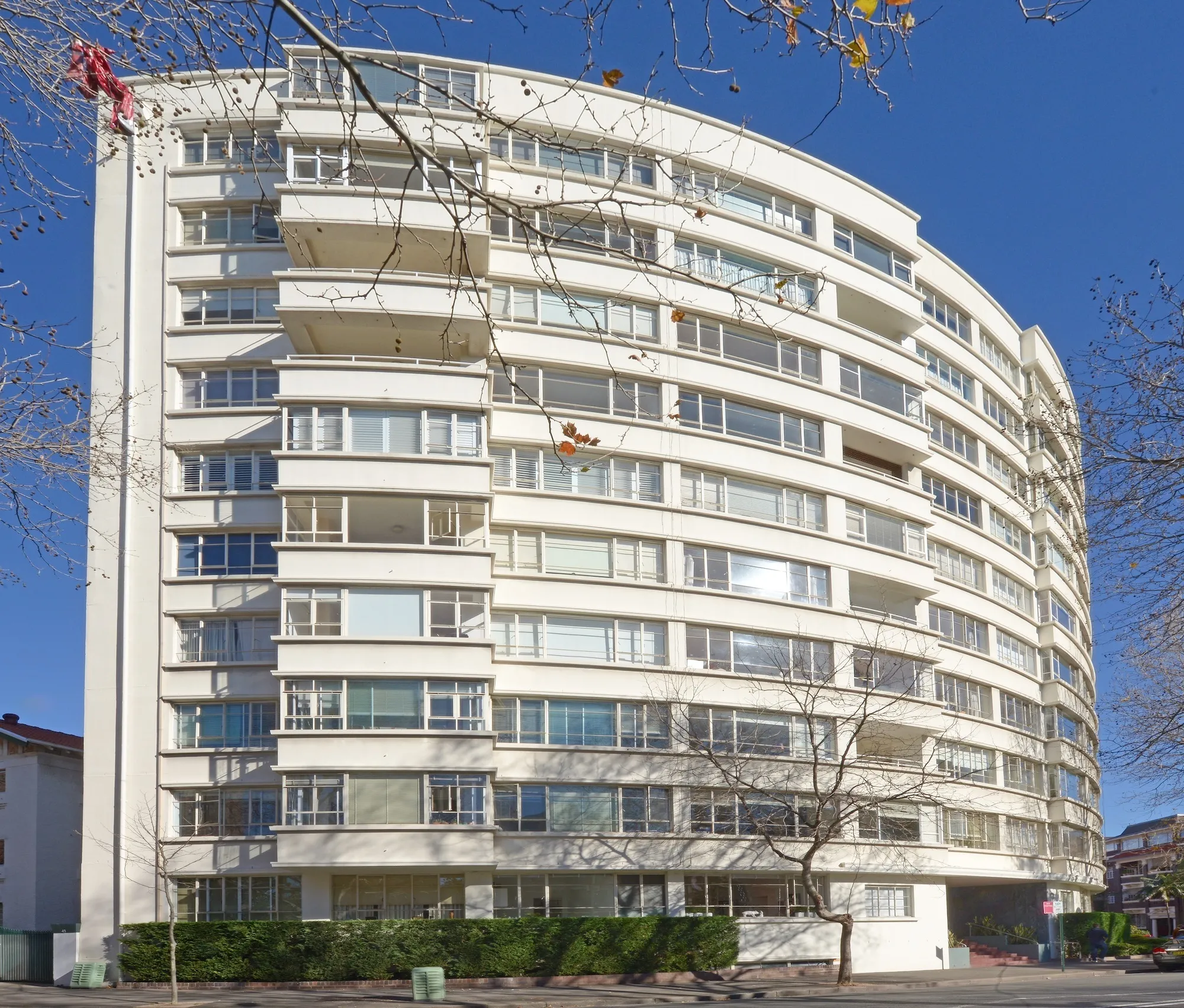 The curved facade of Art Deco/Modernist building at 17 Wylde St, Potts Point
