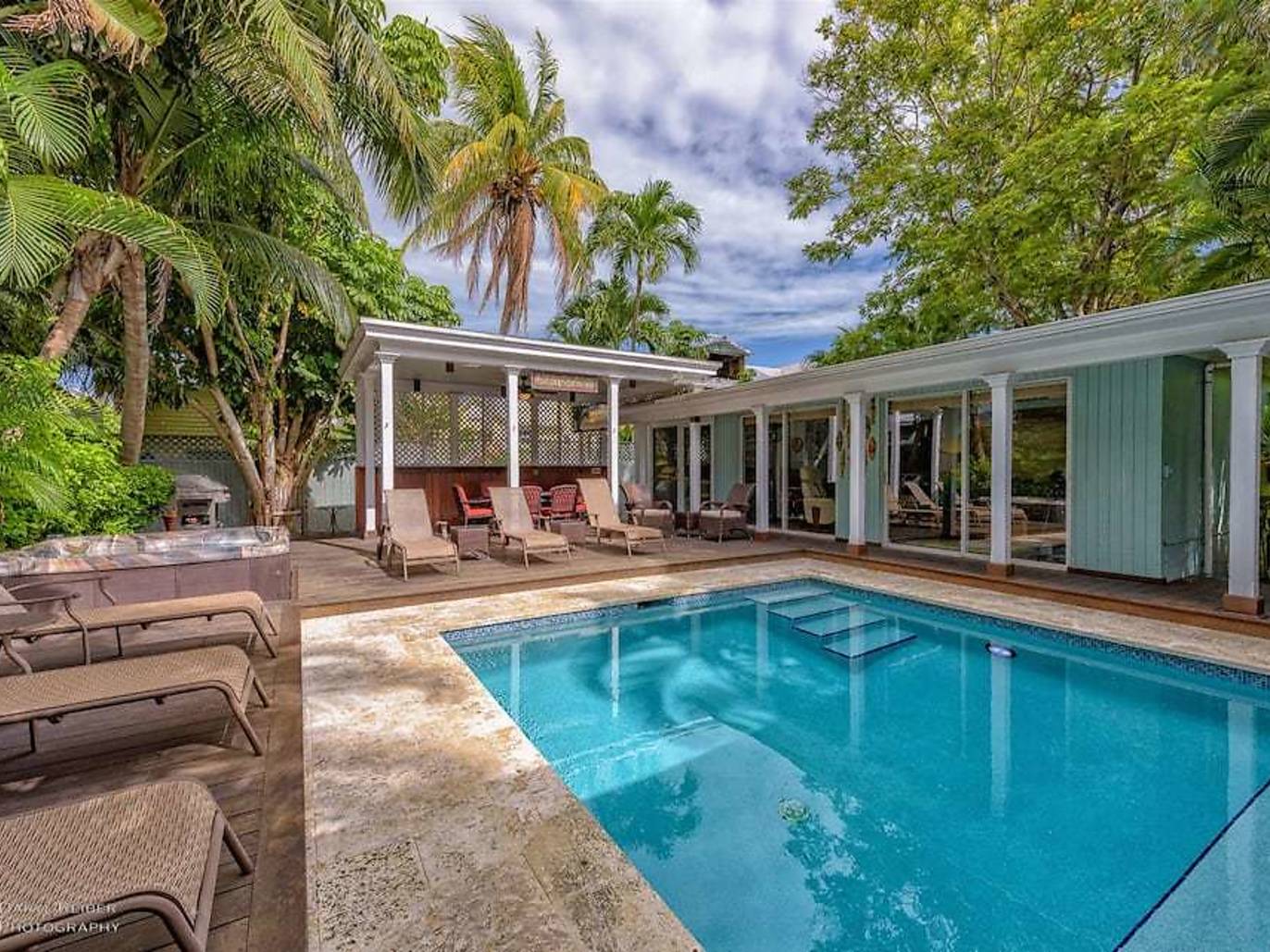 The 13 Best Airbnbs In Key West | Best Places To Stay In Key West 2024