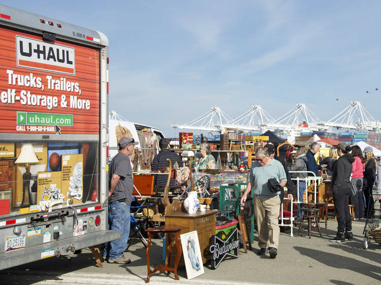 Alameda Point Antiques Faire (Alameda)