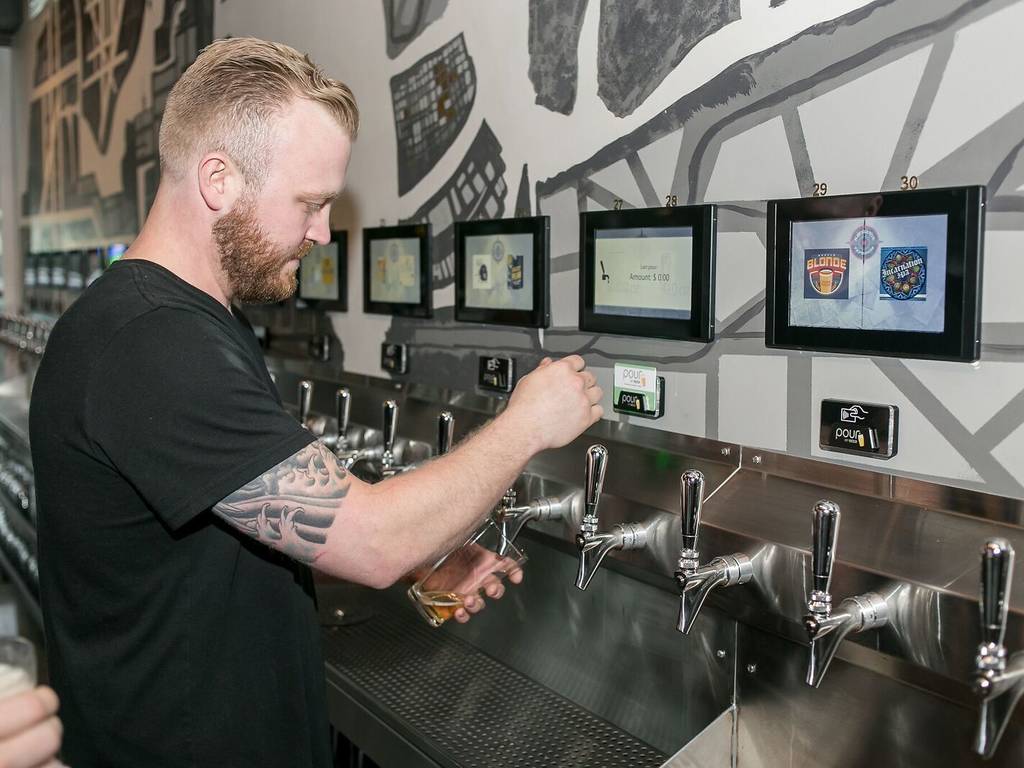 22 Best Craft Beer Bars in Chicago For IPAs, Stouts and Sours