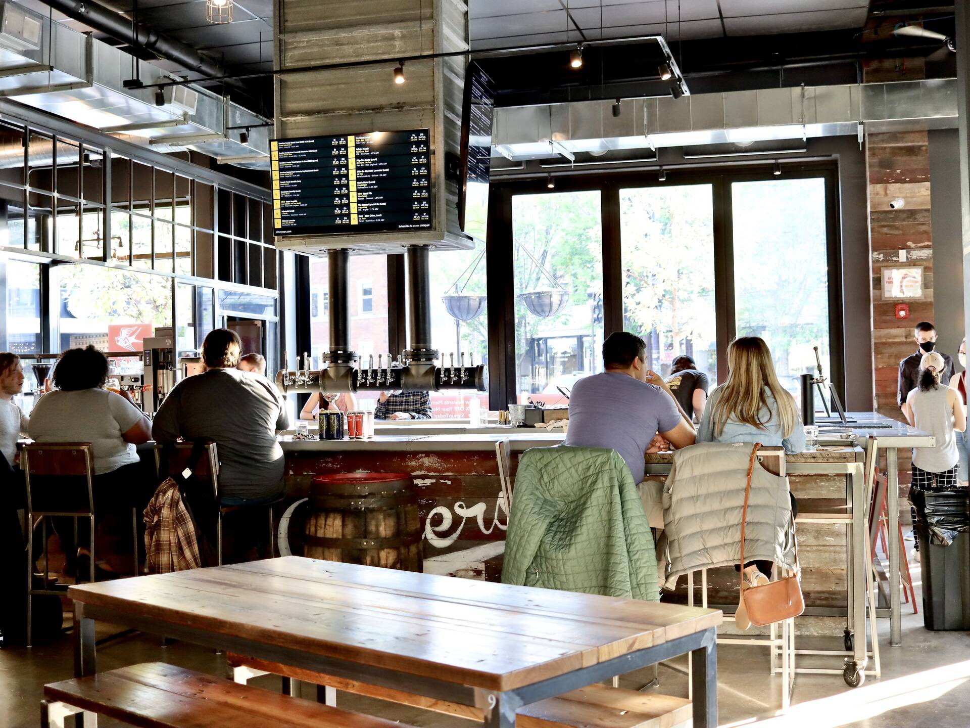 22 Best Craft Beer Bars in Chicago For IPAs, Stouts and Sours