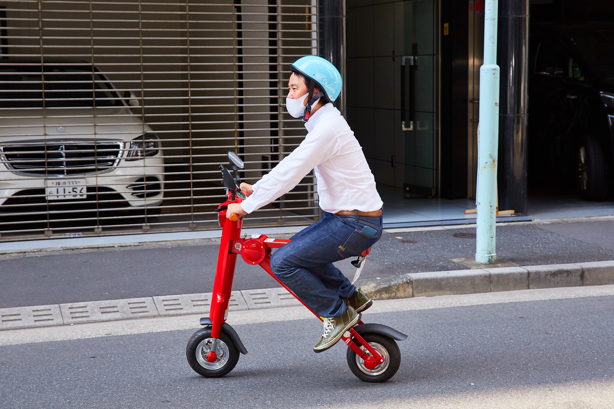 The newly renovated Uniqlo Ginza flagship store will have a café