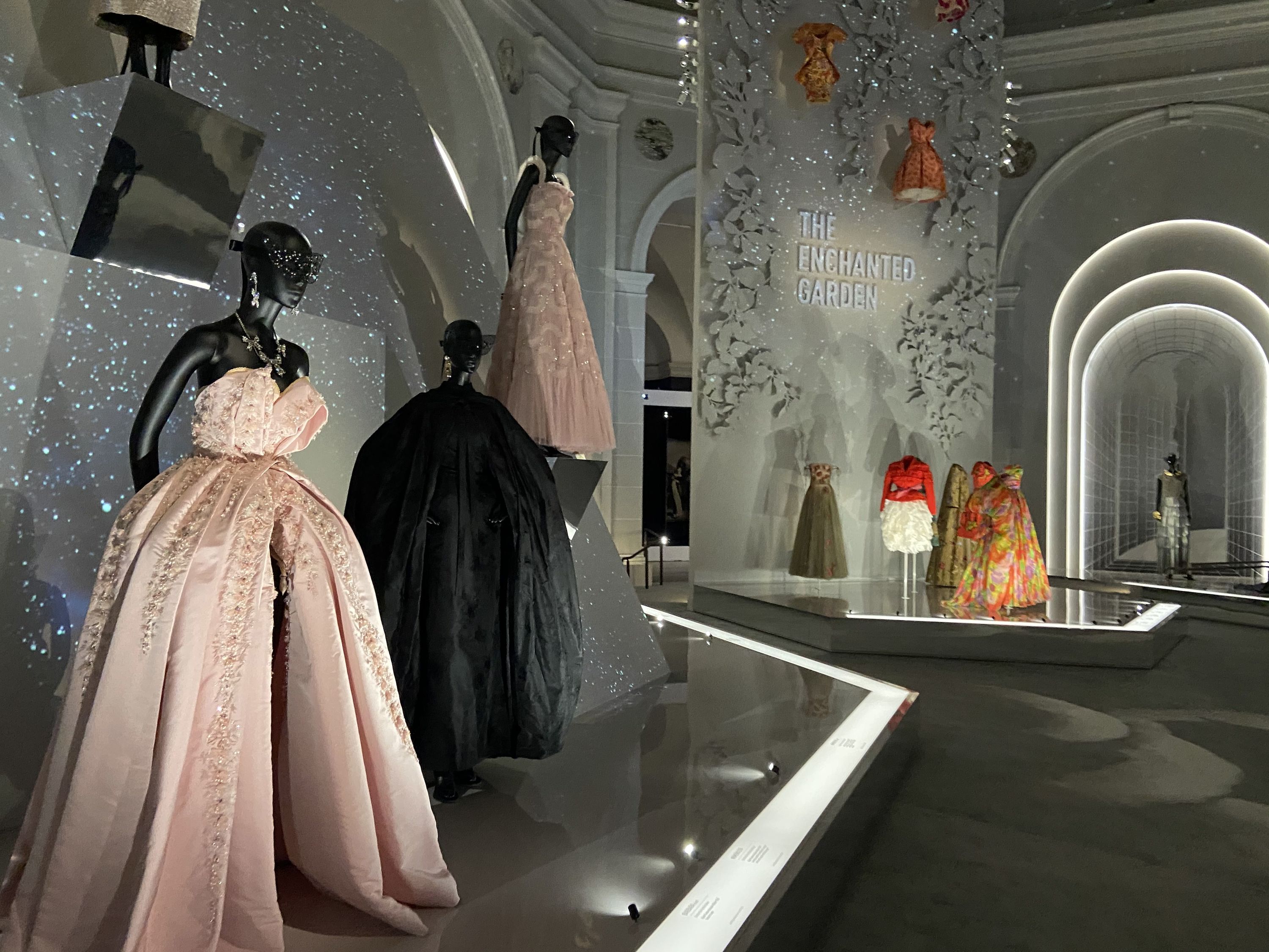 Christian dior shop exhibition dates