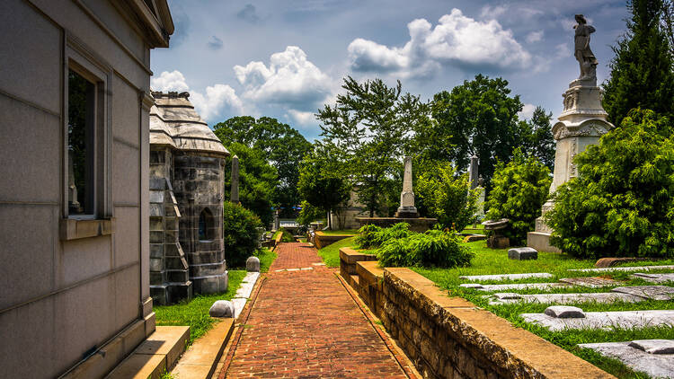 Explore Oakland Cemetery