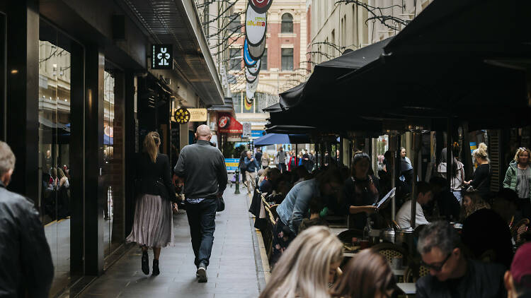 A packed Degraves Street in Melbourne
