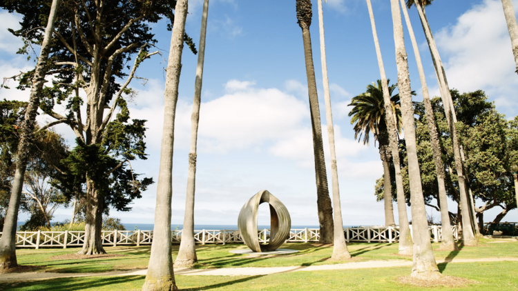 Stroll the oceanfront bluffs at Palisades Park