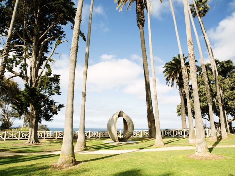 Stroll the oceanfront bluffs at Palisades Park