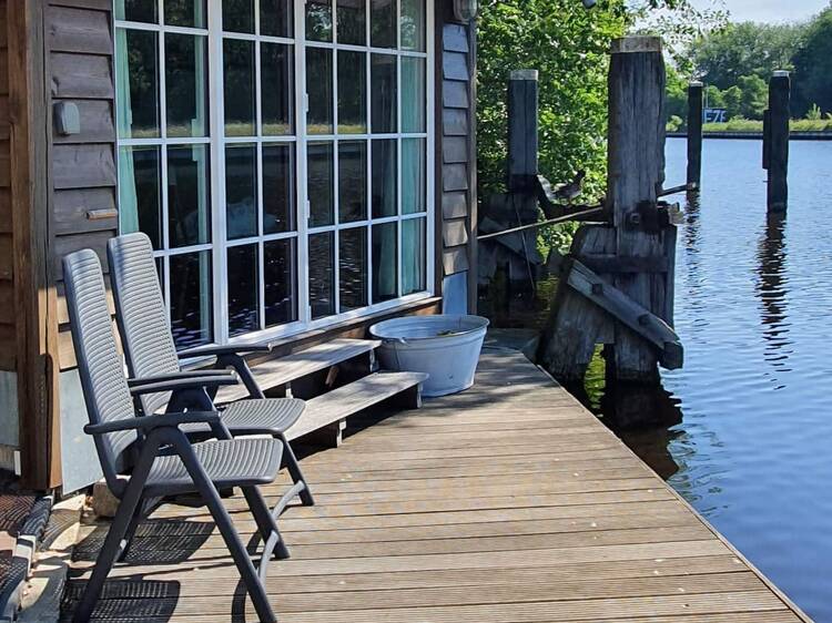 The boathouse with free parking on the waterfront