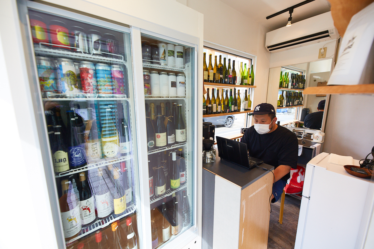 自由が丘の 街の酒屋 へ コーヒーとナチュールワイン店がオープン