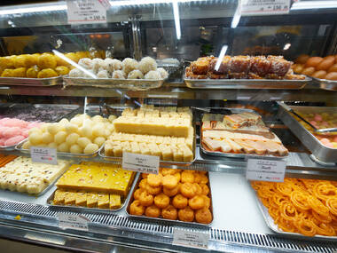 本格パキスタンスイーツとデリの宝庫、新大久保のアジアンスーパーが話題 本格パキスタンスイーツとデリの宝庫、新大久保のアジアンスーパーが話題