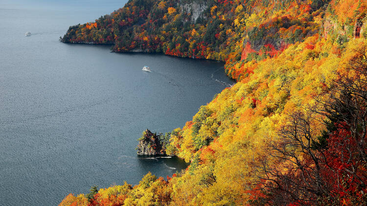 Lake Towada, autumn leaves