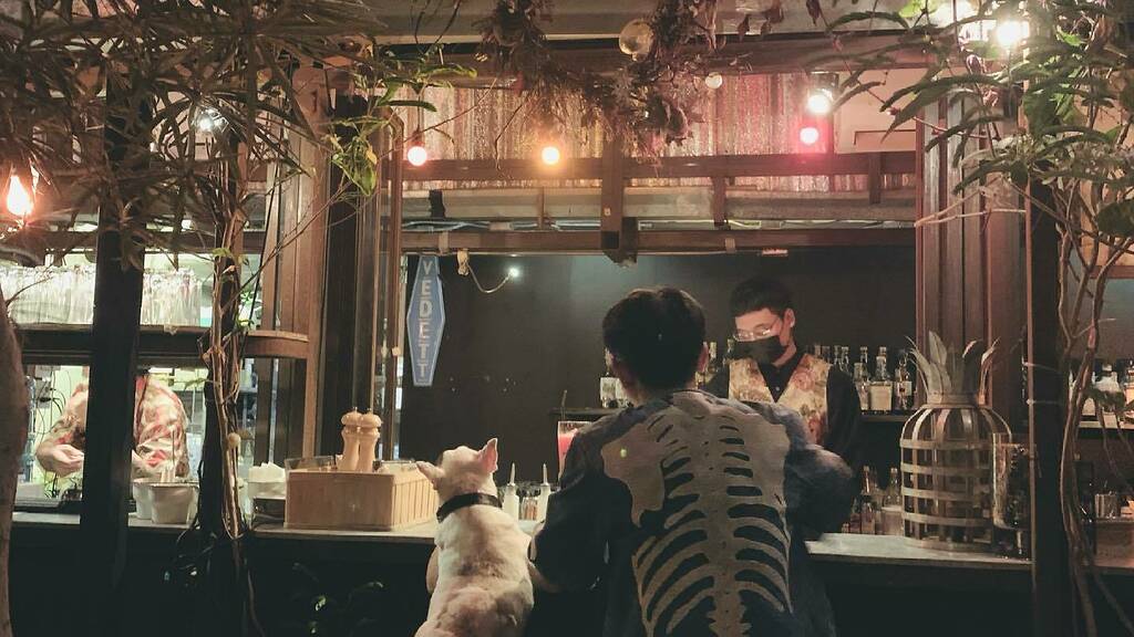 Wallflowers Restaurants in Yaowarat, Bangkok