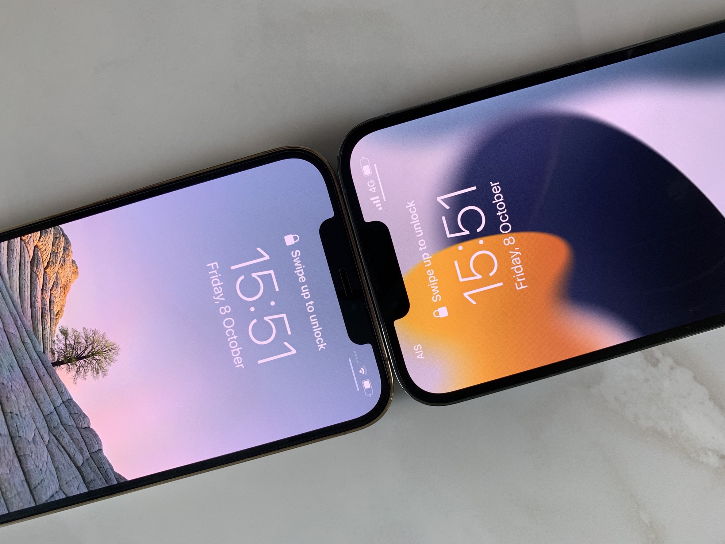 iPhone 12 Pro Max (สีทอง) กับ iPhone 13 Pro Max (สีเซียร์ร่า บลู)