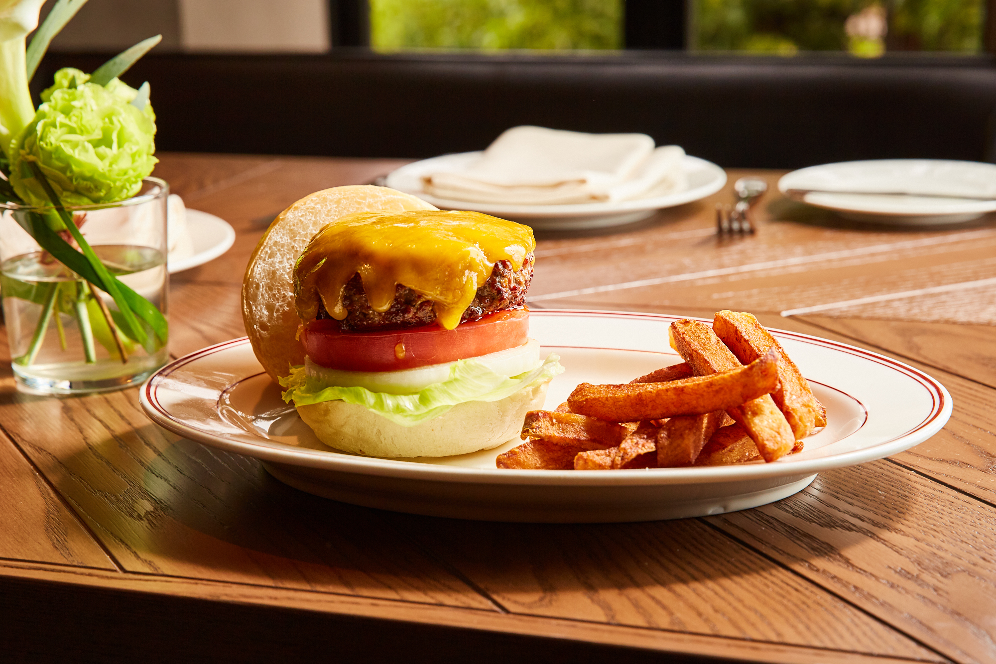 本店でも大人気の『ルーガー バーガー』(2,800円)