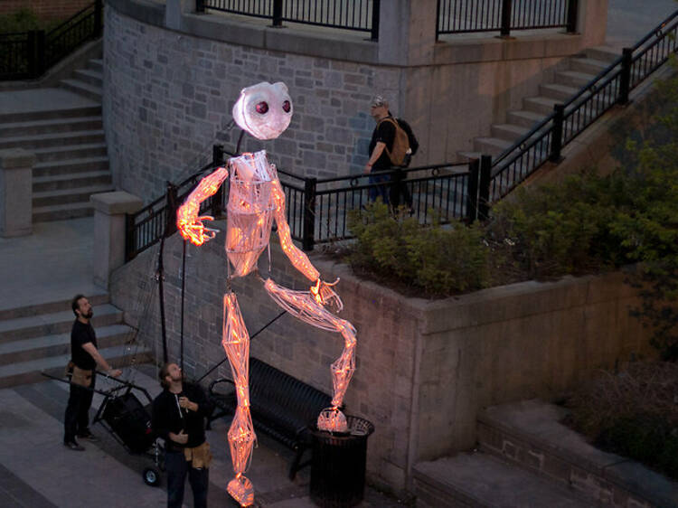 A giant puppet walk in the streets