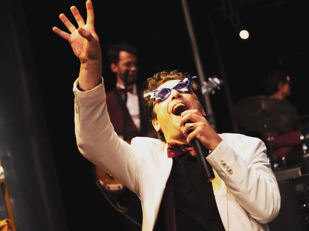 ArteViva - Companhia de Teatro do Barreiro pessoa a cantar