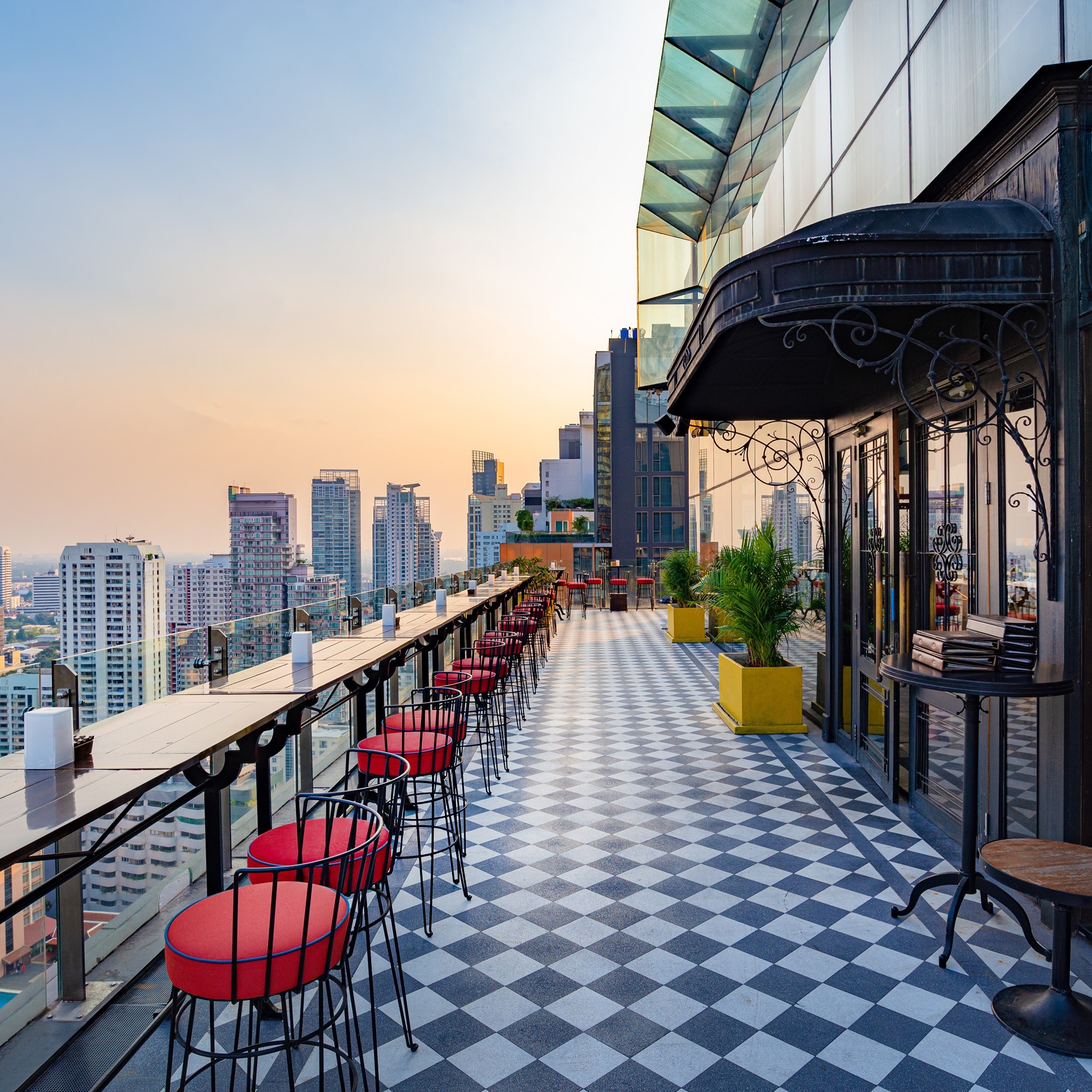 MOJJO Rooftop Lounge & Bar