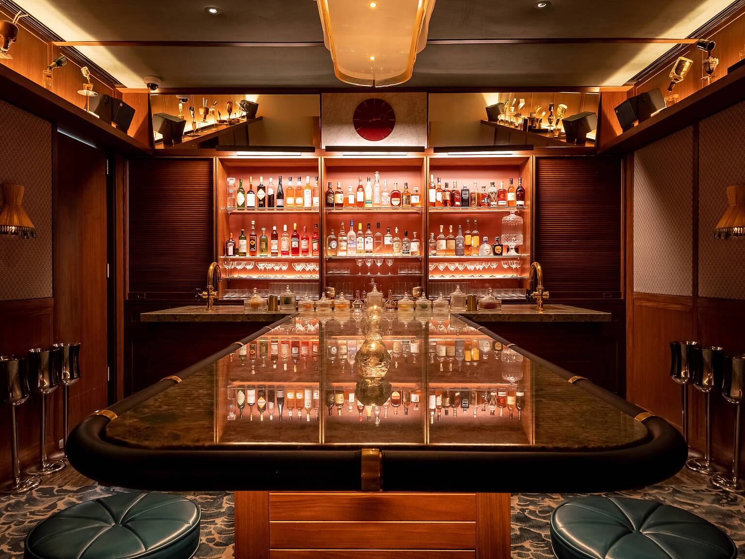 16 Best Miami Speakeasy Spots to Drink in Secret