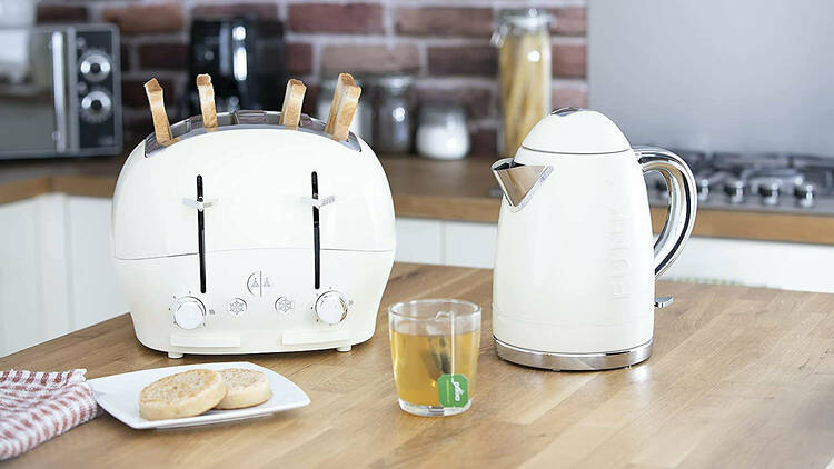 10 Top Toasters  Turn up the heat on these cool bread warmers