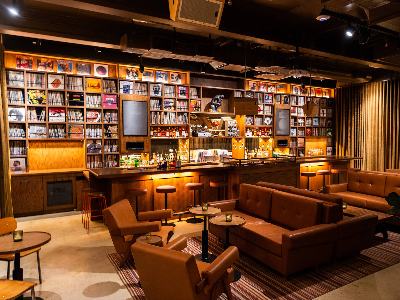 17 Best Wynwood Bars, From Wine Gardens to Rooftop Bars and More