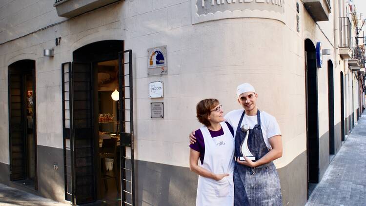 Enric Badia con su madre Anna Elias 