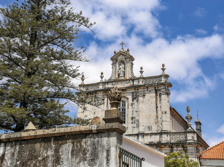 Espreite o Convento da Cartuxa