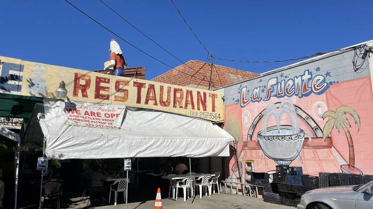 La Fuente outdoor dining and parking lot entrance