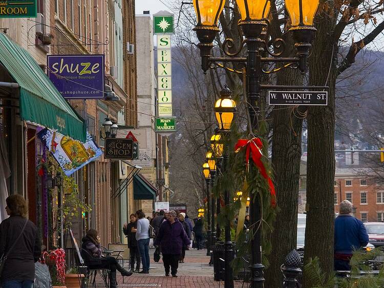 15 Best Christmas Cities in the USA to Visit for the Holidays