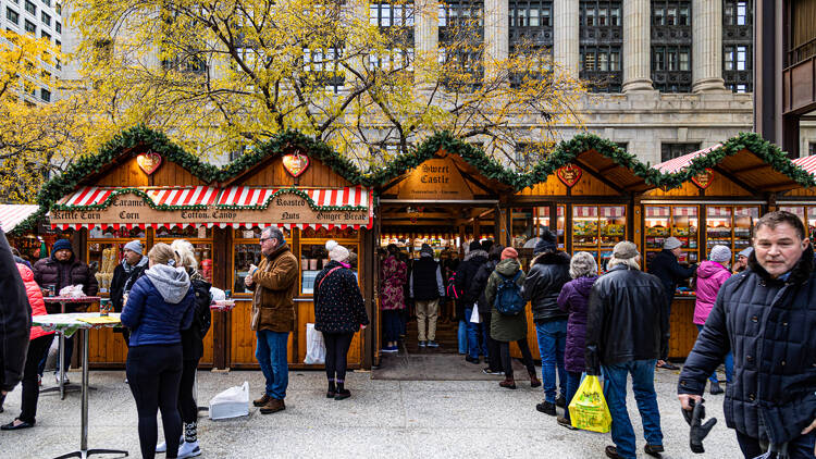 Crowd at Christkindlmarket in Daley Plaza 2021