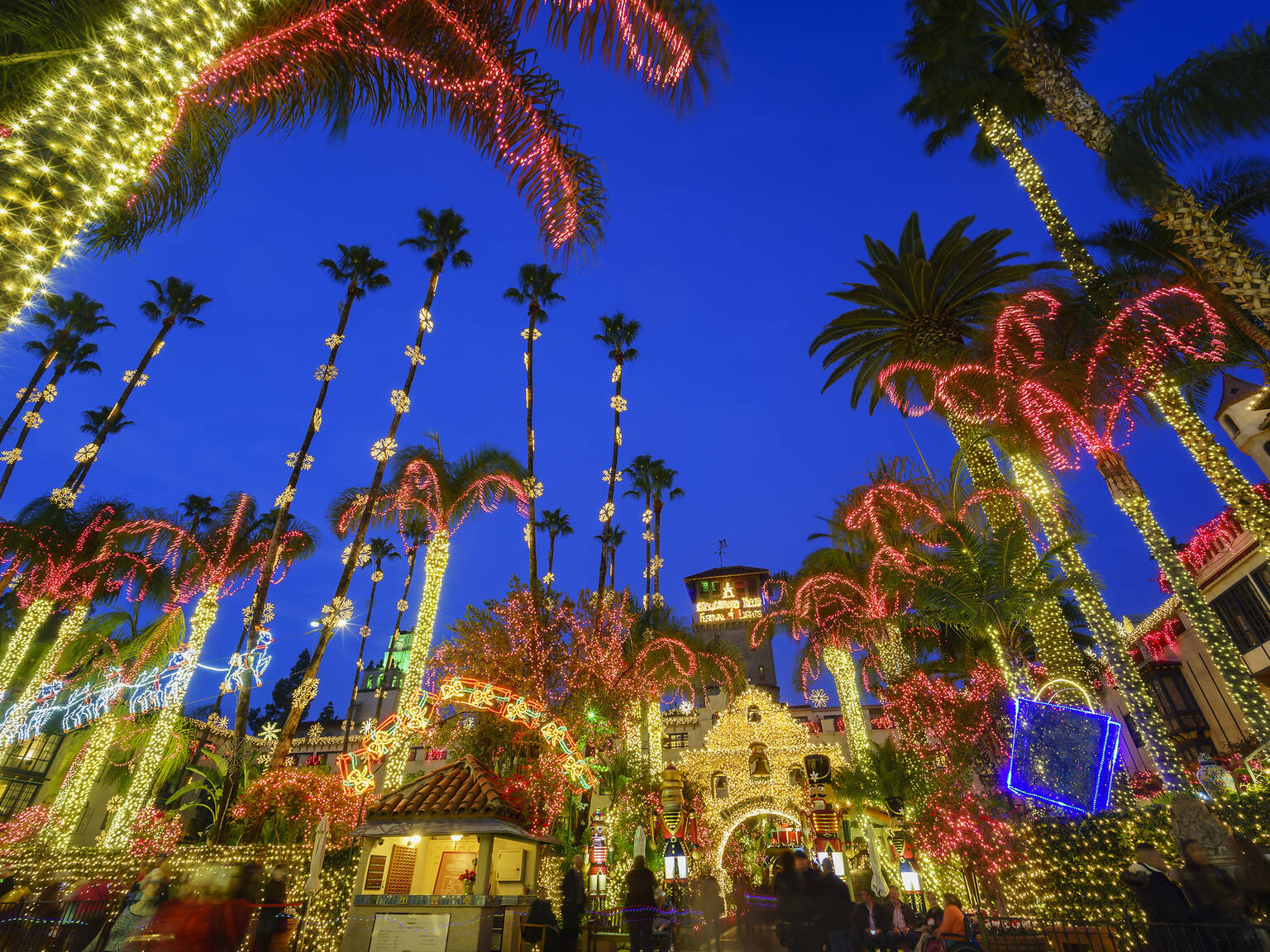 17 Best Places to See Christmas Lights in Los Angeles