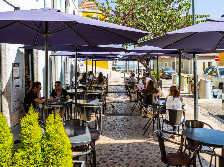 Blue Jeans – Burger and Bar