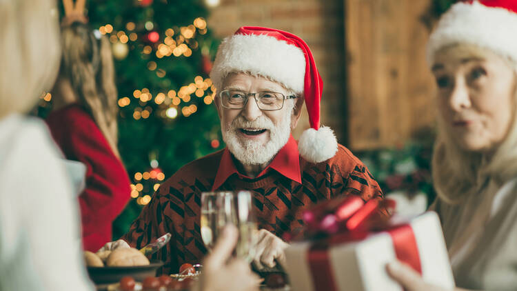 Invite An Elderly Person For Christmas Dinner 2022 The Alexandra In Wimbledon: The London Pub Serving Free Xmas Dins To Folk  Alone On Dec 25