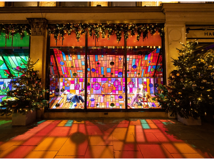 The most beautiful Christmas window displays of Parisian fashion