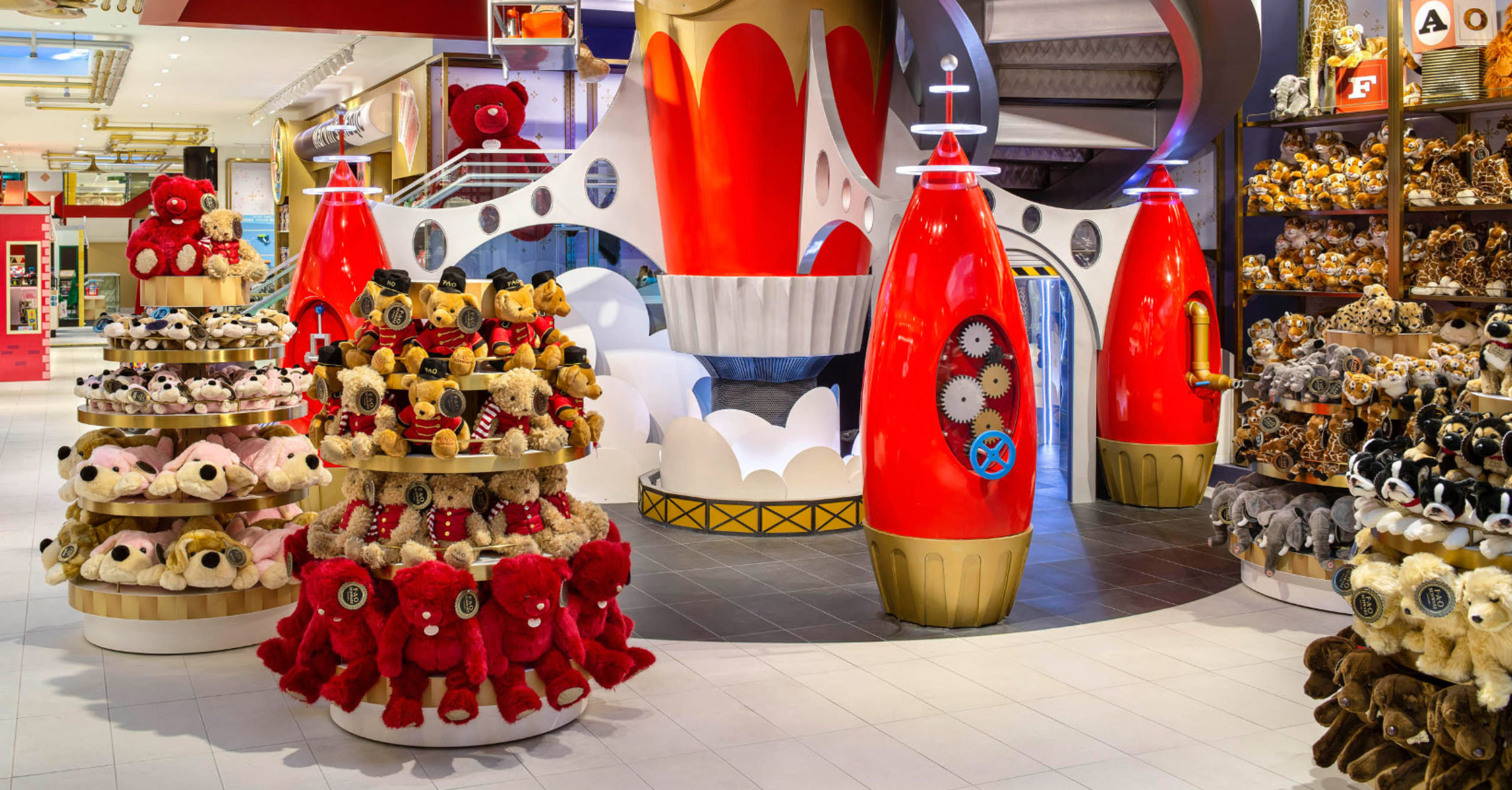 I spent an hour inside FAO Schwarz all by myself—here's what it was like