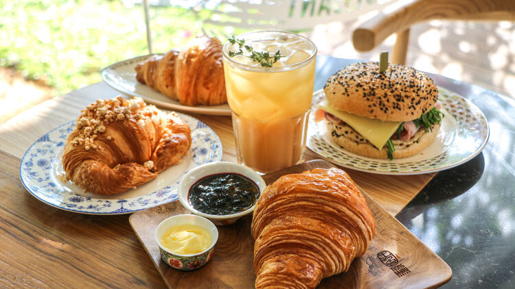 อบขนมปังที่ Tiong Bahru Bakery Foothills