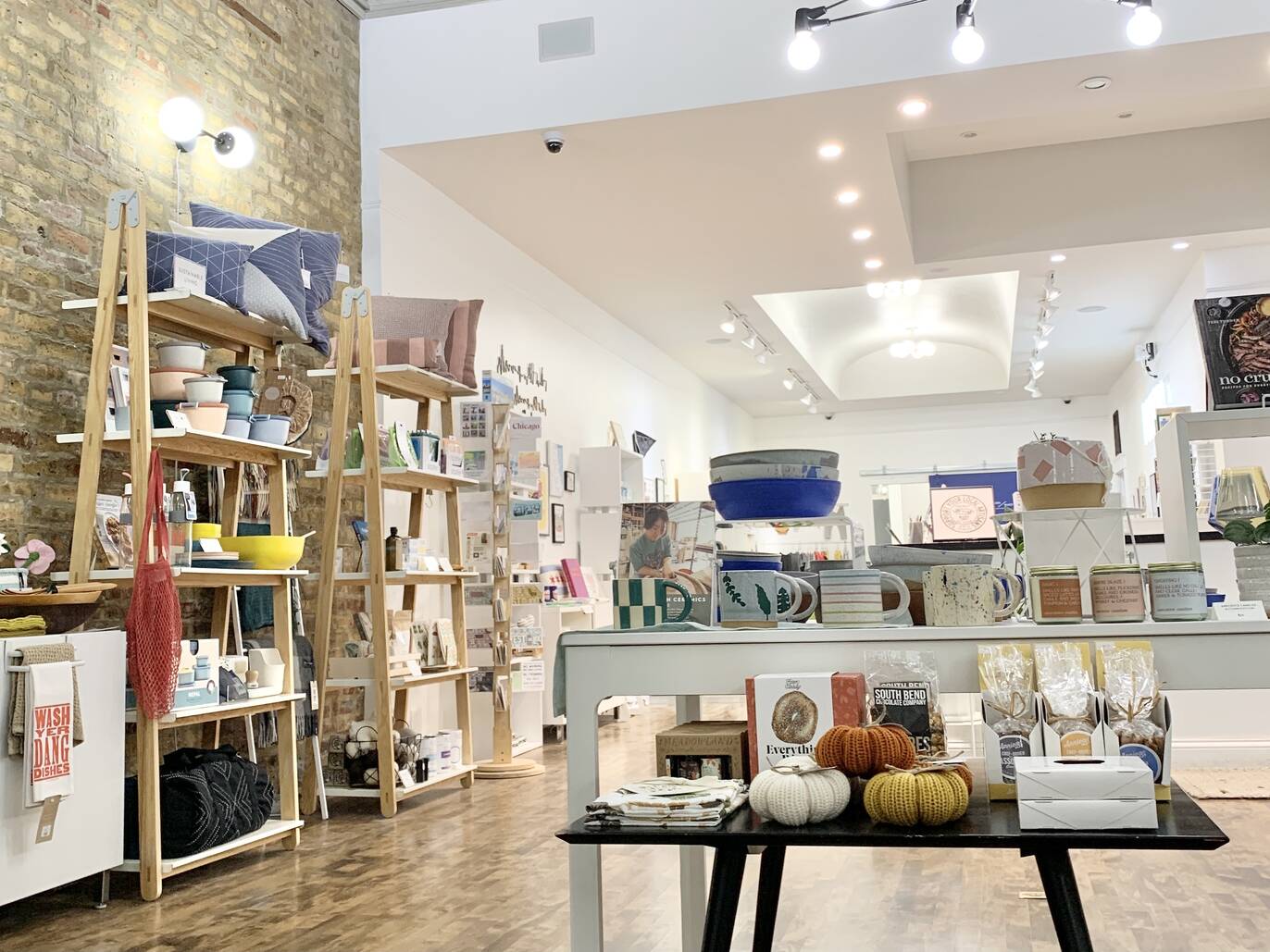 19 Chicago Gift Shops for Wedding, Birthday and Holiday