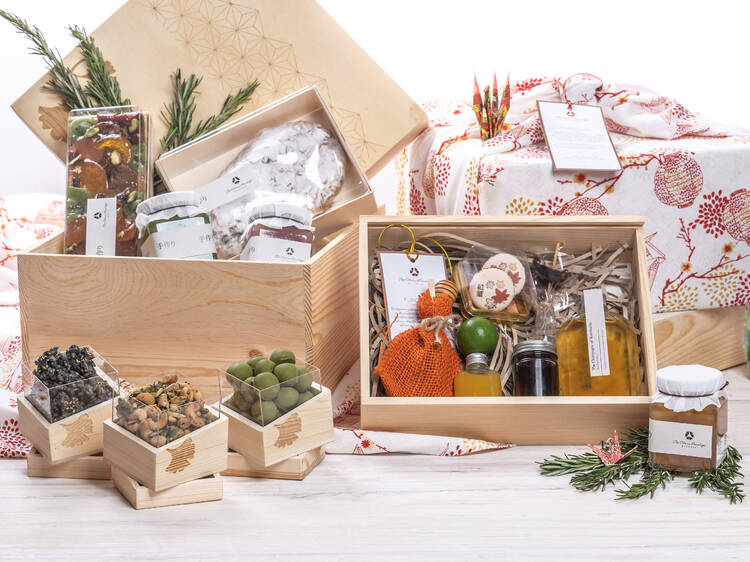 The best hampers to give this festive season