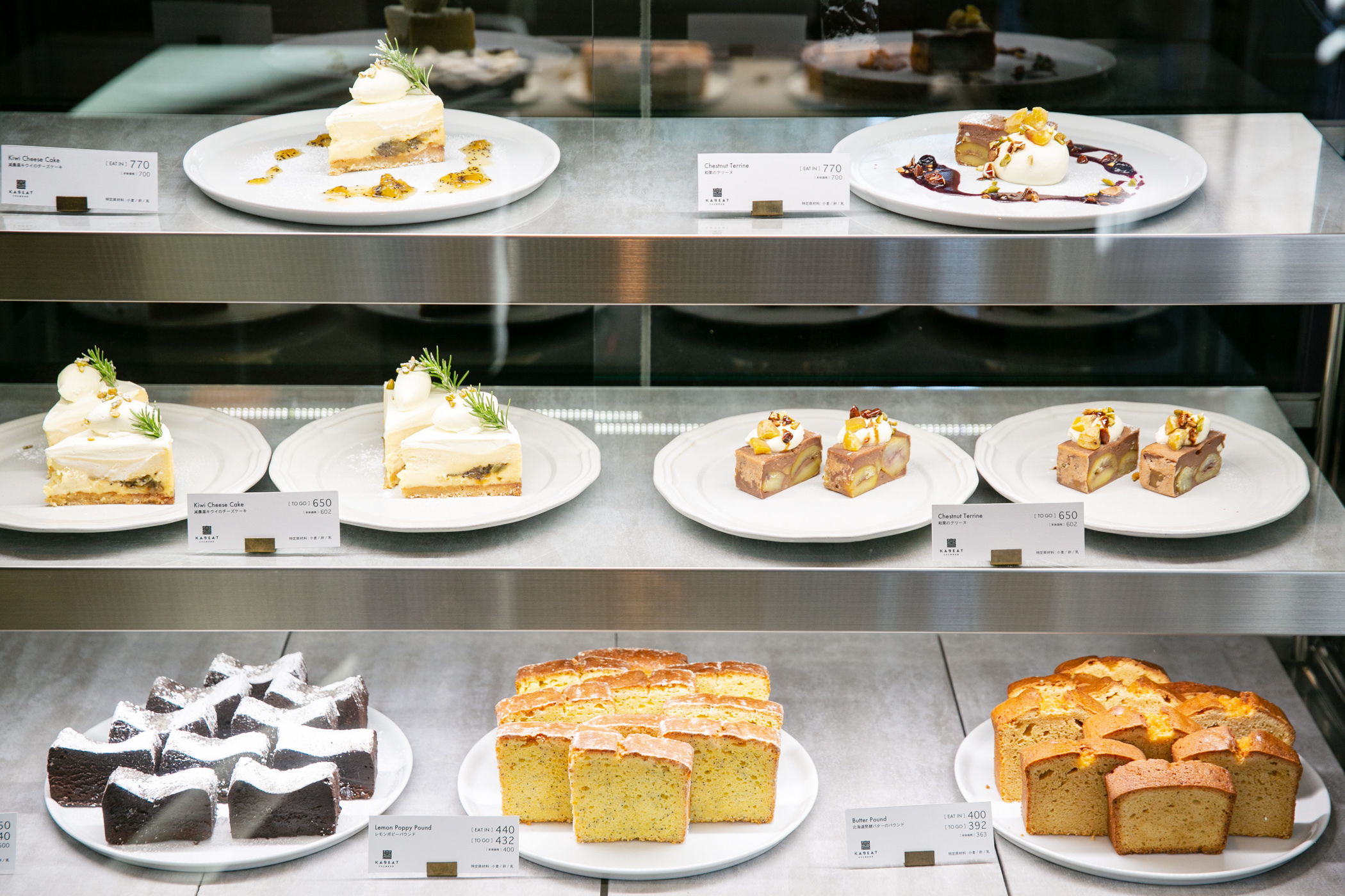 ショーケースに並ぶスイーツ(Photo:Keisuke Tanigawa)