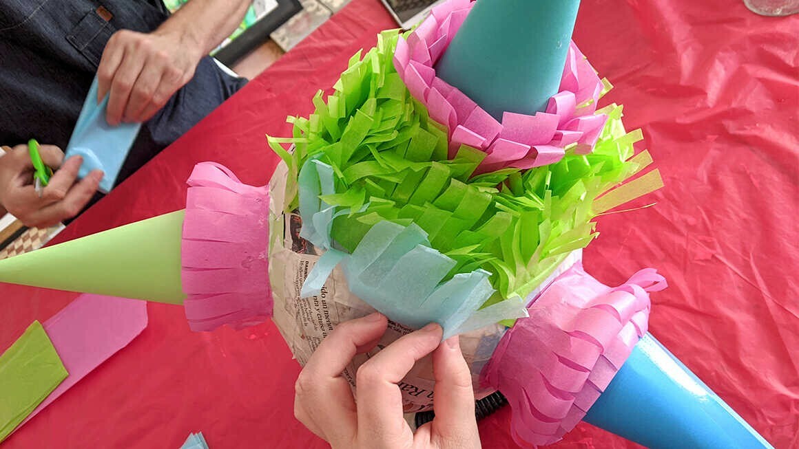 Taller de piñatas navideñas