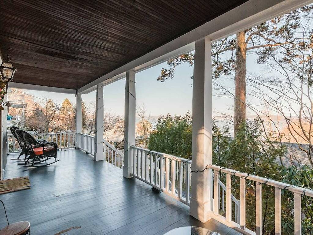 7 Best Waterfront Airbnbs for a Getaway from NYC for 2024 Best Places