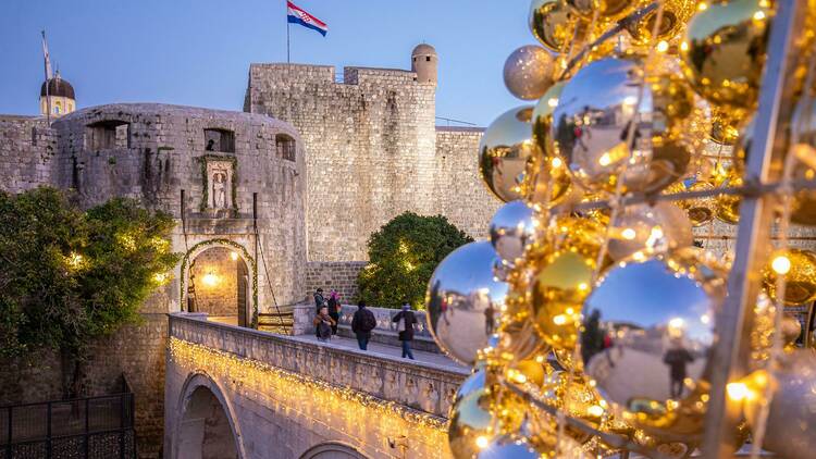 Advent u Dubrovniku,Stradun,blagdansko ozracje,ukrasi,dekoracije,dekoracija,ukras