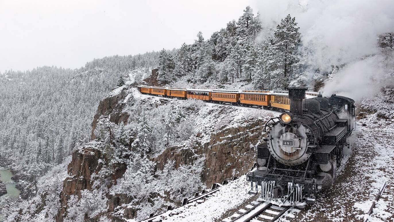 10 Best Winter Train Rides in USA to Enjoy the Snowy Views