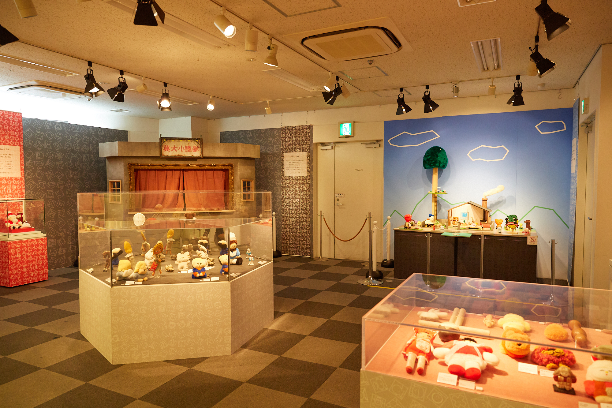『片岡メリヤス10周年記念展「メリヤスの人形の家」』(Photo: Kisa Toyoshima)