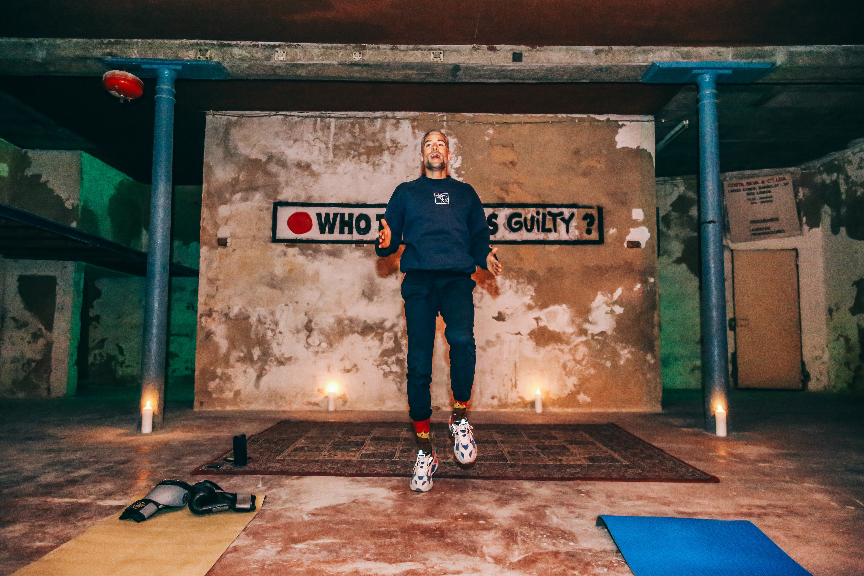 Guilty Mondays: uma versão limpinha de Fight Club numa garagem no Cais do Sodré