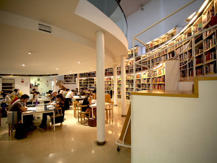 Cuenta atrás para los exámenes en Madrid: las bibliotecas públicas amplían sus horarios para los estudiantes Cuenta atrás para los exámenes en Madrid: las bibliotecas públicas amplían sus horarios para los estudiantes